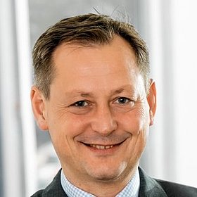 Dmitry Vavilov ist Diplom-Jurist (Russische Föderation), LL.M. bei PKF Fasselt